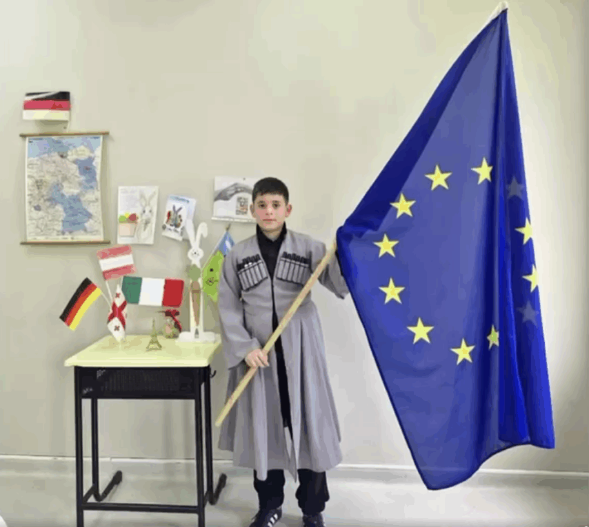 Ein Zeichen der Verbundenheit: Der Europatag in georgischen Schulen